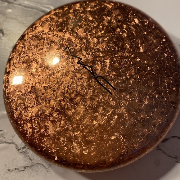 Mac Whisper of gilt highlighter - Picture 3 of 7